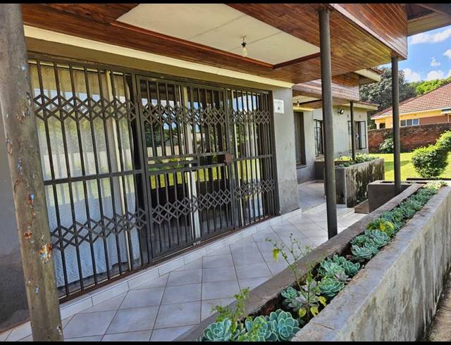 3 BEDROOM HOUSE FOR SALE IN SHAYANDIMA